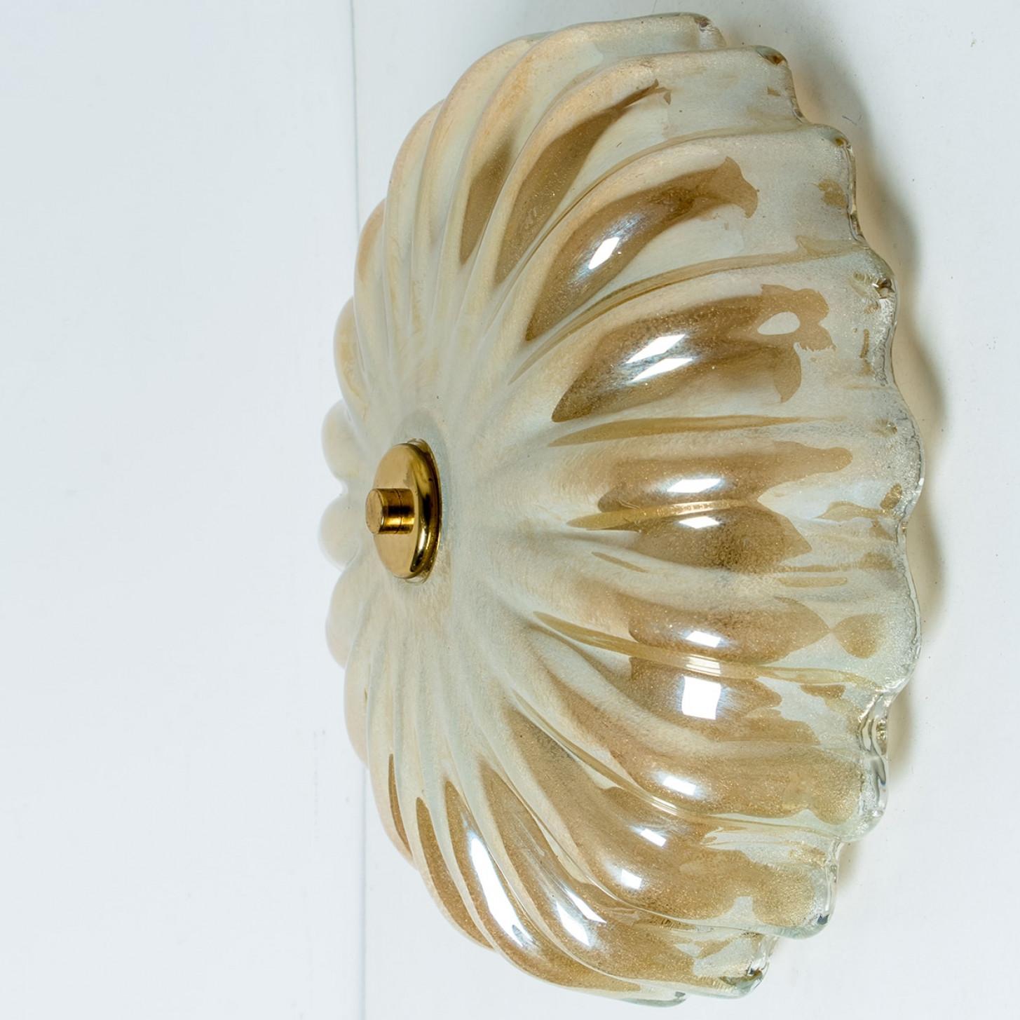 1 der 2 bündigen Fassungen mit bernsteinfarbenem Murano-Glas im Stil von Barovier & Toso im Angebot 7