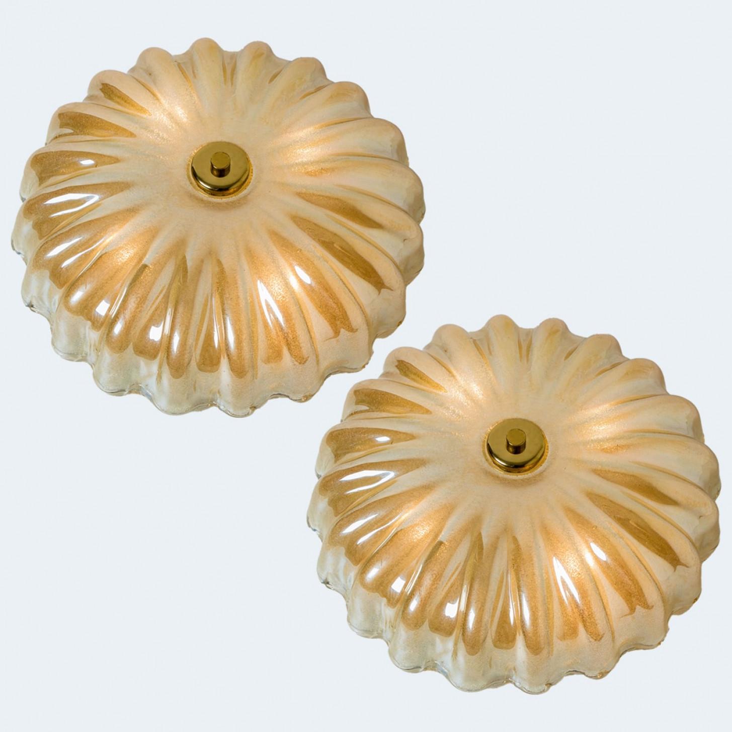 1 der 2 bündigen Fassungen mit bernsteinfarbenem Murano-Glas im Stil von Barovier & Toso im Angebot 10