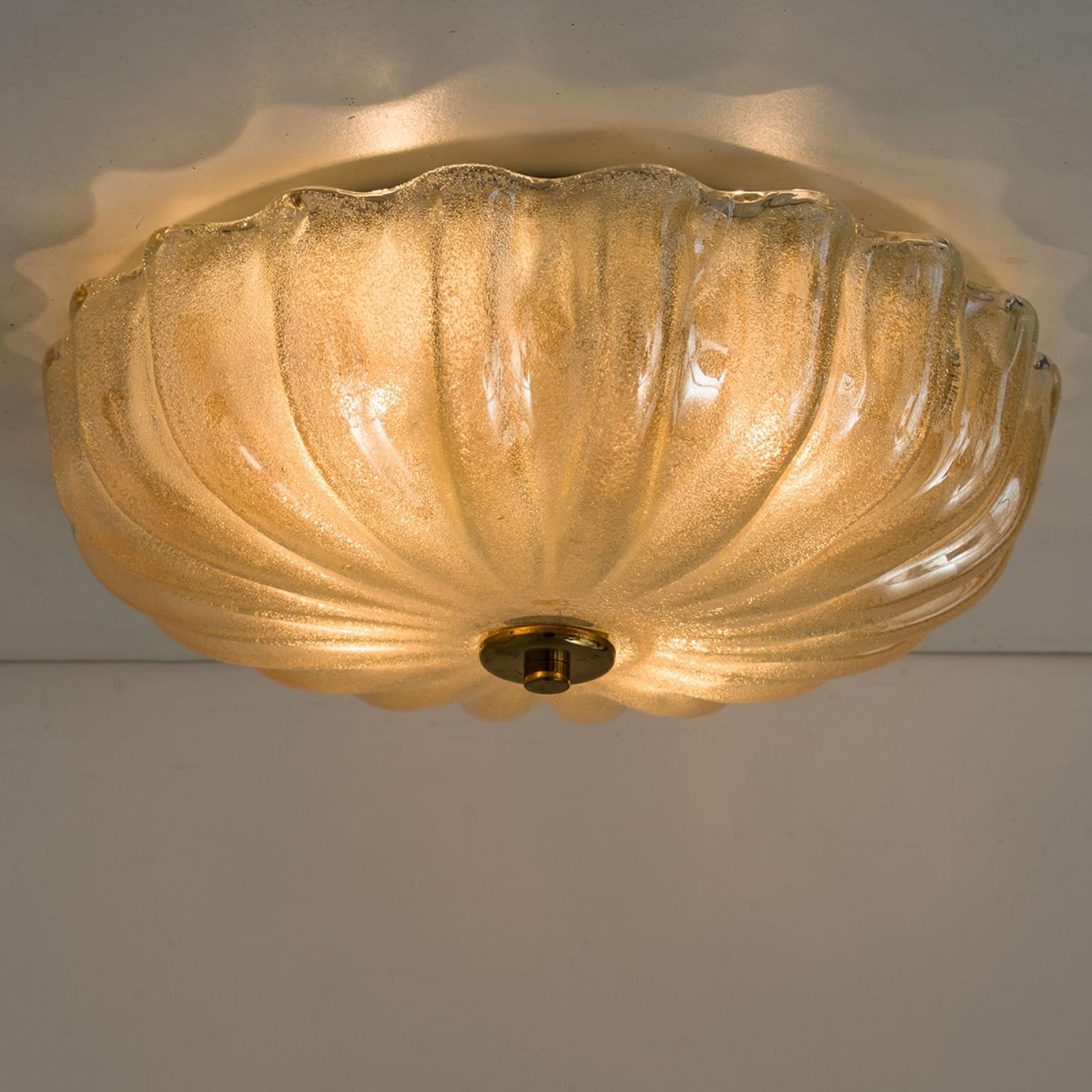 1 der 2 bündigen Fassungen mit bernsteinfarbenem Murano-Glas im Stil von Barovier & Toso im Zustand „Gut“ im Angebot in Rijssen, NL