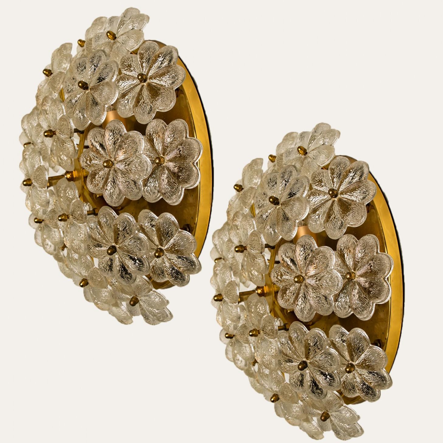 1 of the 2 Glass and Brass Floral Wall Light by Ernst Palme, 1970s For Sale 5
