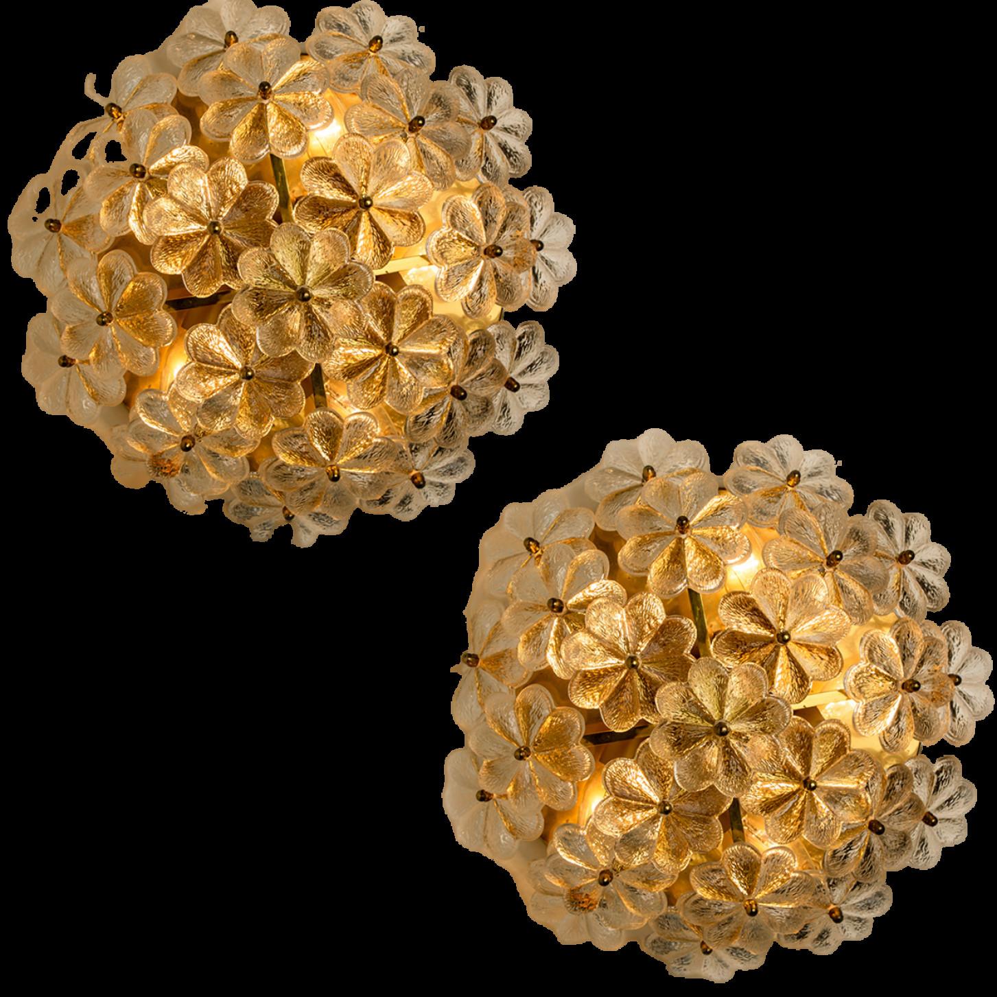 This sculptural wall light has the design of a bouquet of textured glass flowers and are from the historical lighting company Ernst Palme.

Each clear glass flower shade has textured petals and is securely screwed in place to the frame with a gilt