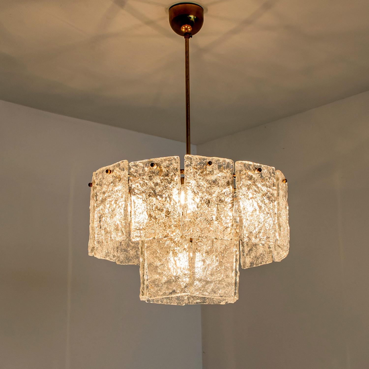 1 dei 2 lampadari in vetro e ottone di Hillebrand, anni '60 in vendita 2