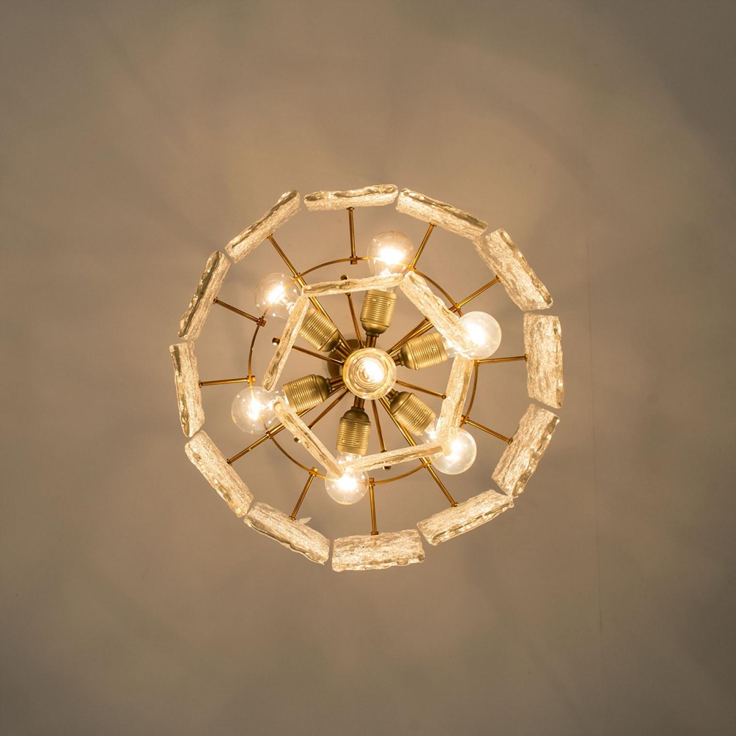 1 dei 2 lampadari in vetro e ottone di Hillebrand, anni '60 in vendita 3