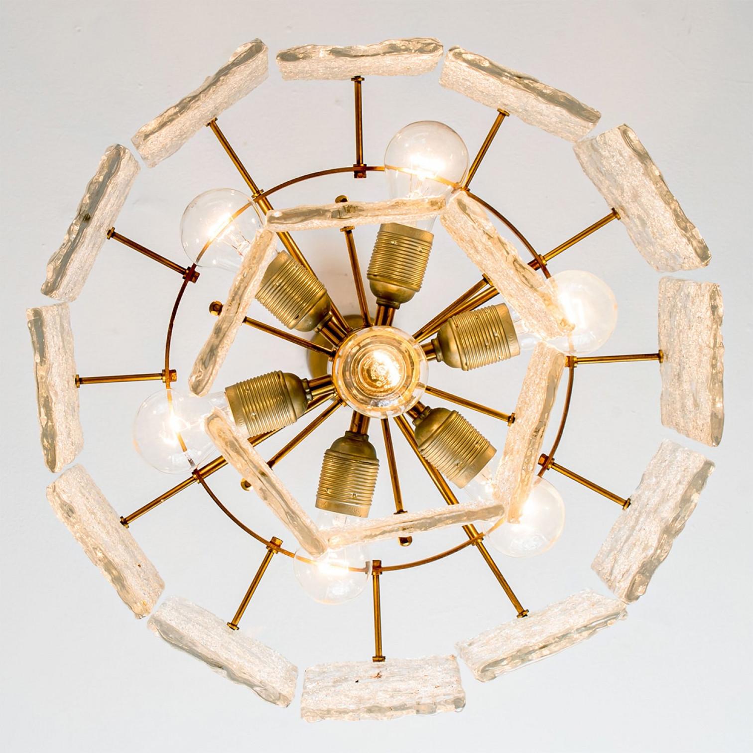 Tedesco 1 dei 2 lampadari in vetro e ottone di Hillebrand, anni '60 in vendita