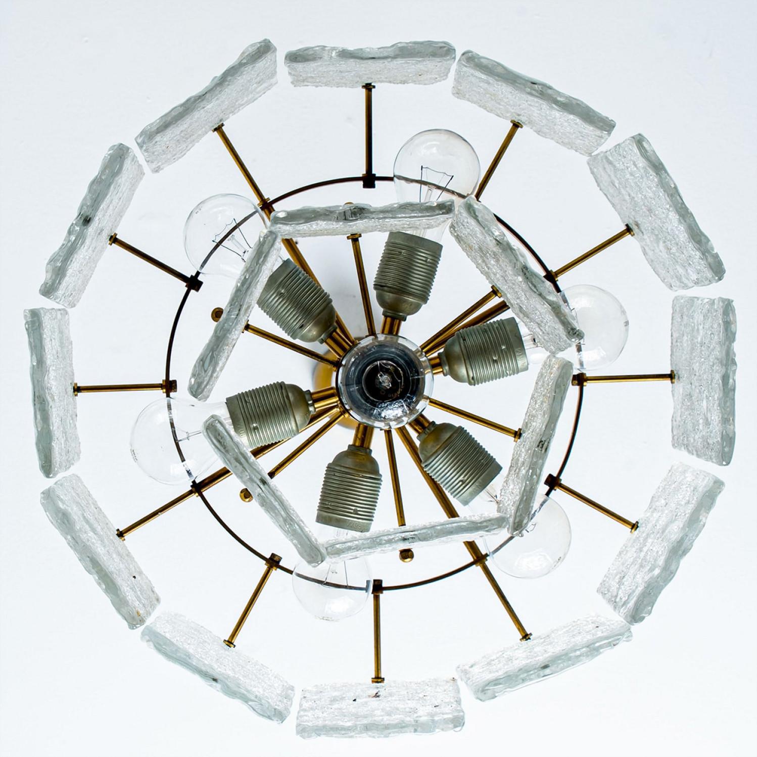 Altro 1 dei 2 lampadari in vetro e ottone di Hillebrand, anni '60 in vendita