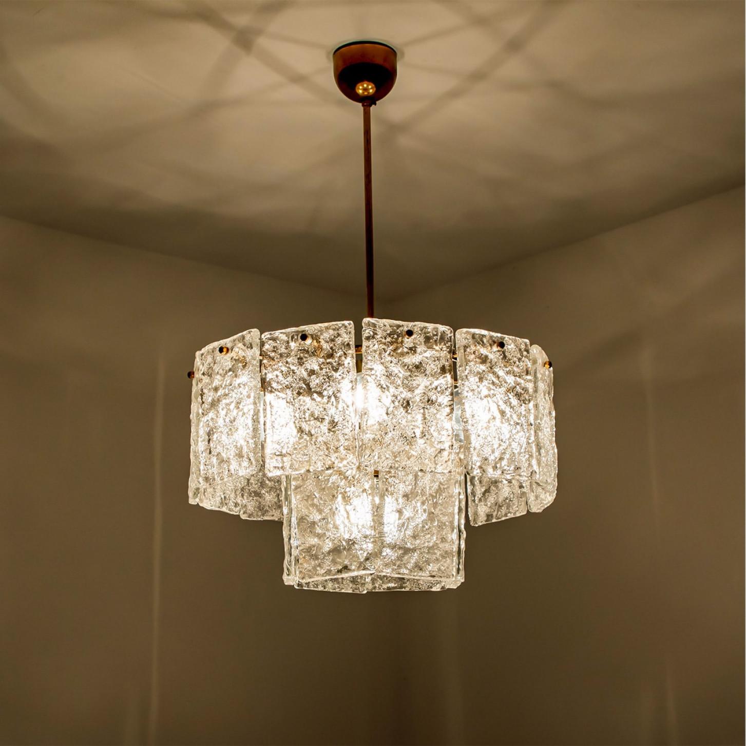 Metà XX secolo 1 dei 2 lampadari in vetro e ottone di Hillebrand, anni '60 in vendita