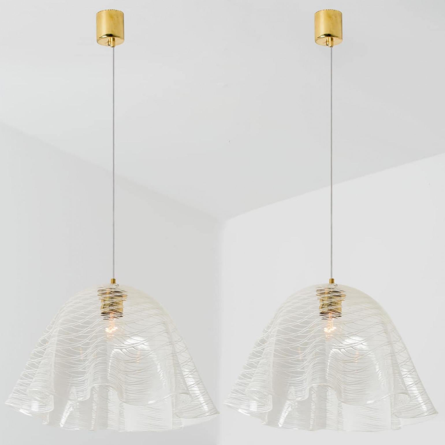 1 dei 2 pendenti in vetro Kalmar Fazzoletto, anni '70 in vendita 4