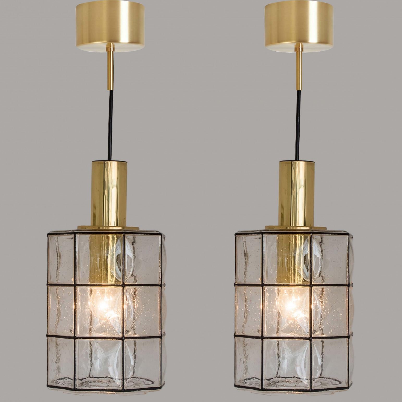 Beautiful glass pendant from Glashütte Limburg, 1960s.

The octogonal metal frame holds the hand blown glass.

Good quality and in perfect condition. Cleaned, re-wired and ready to use. Height is adjustable.

The fixture requires 1 E27 standard