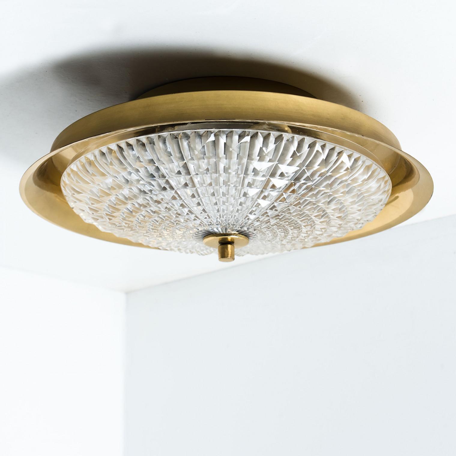 1 of the 2 Gold Brass Clear Glass Flush Mount or Wall light, Fagerlund, 1960s For Sale 5