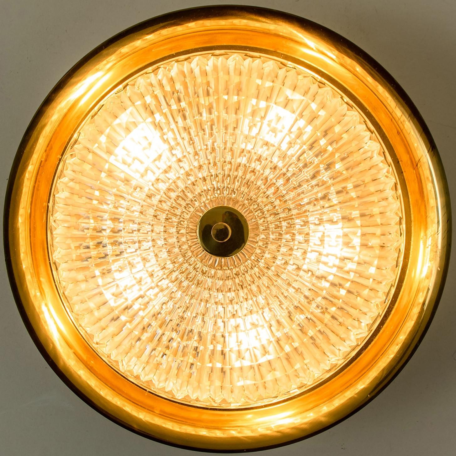1 de las 2 lámparas empotradas o de pared de latón dorado y cristal transparente, Fagerlund, años 60 Latón en venta