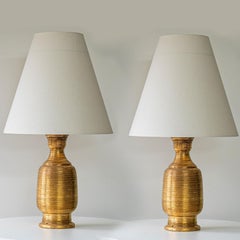 1 delle 2 lampade curve in ceramica smaltata oro, paralume personalizzato di R. Houben