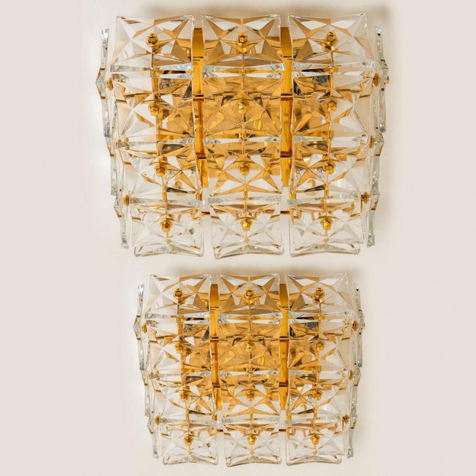 1 de los 2 apliques o empotrables de cristal dorado Kinkeldey de los años 70 Otro en venta
