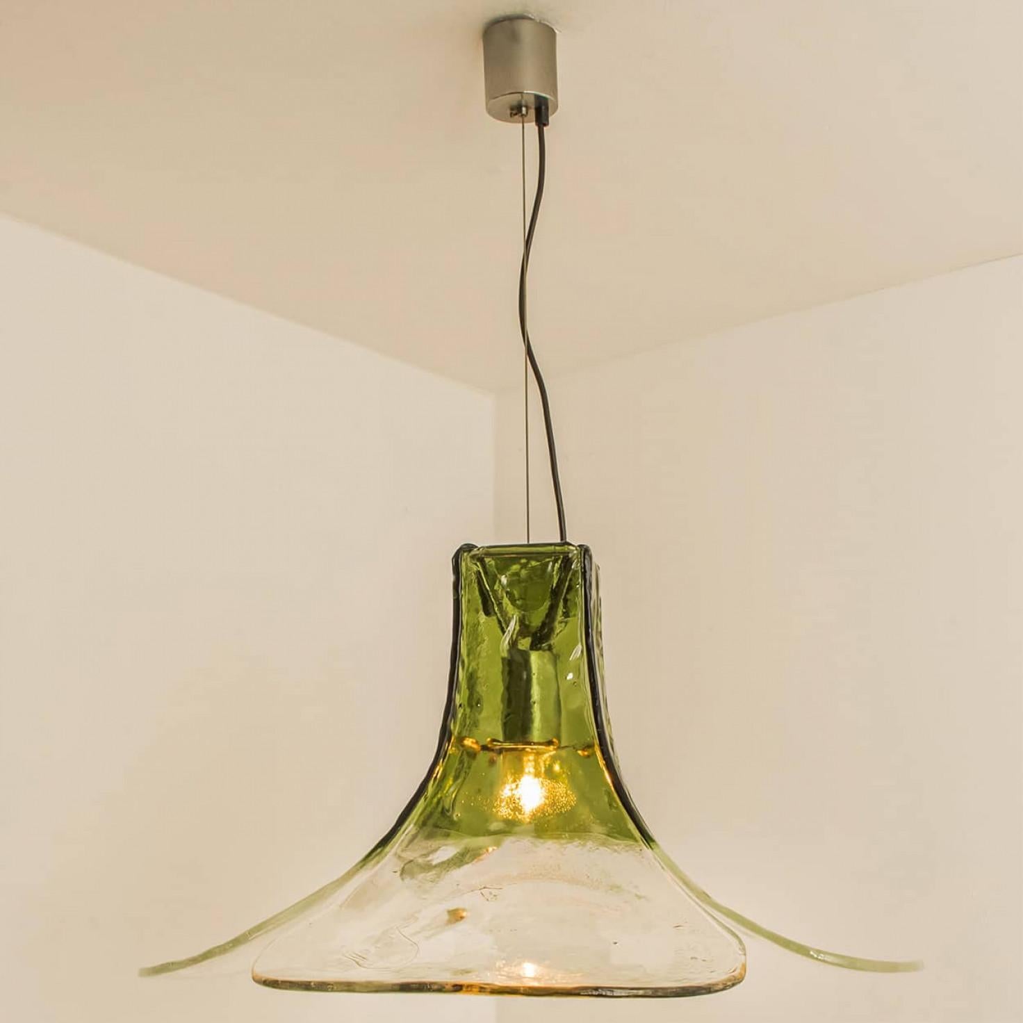 1 of the 2 Green and Clear Glass Pendant Lamp by Carlo Nason for Mazzega, 1960 For Sale 6