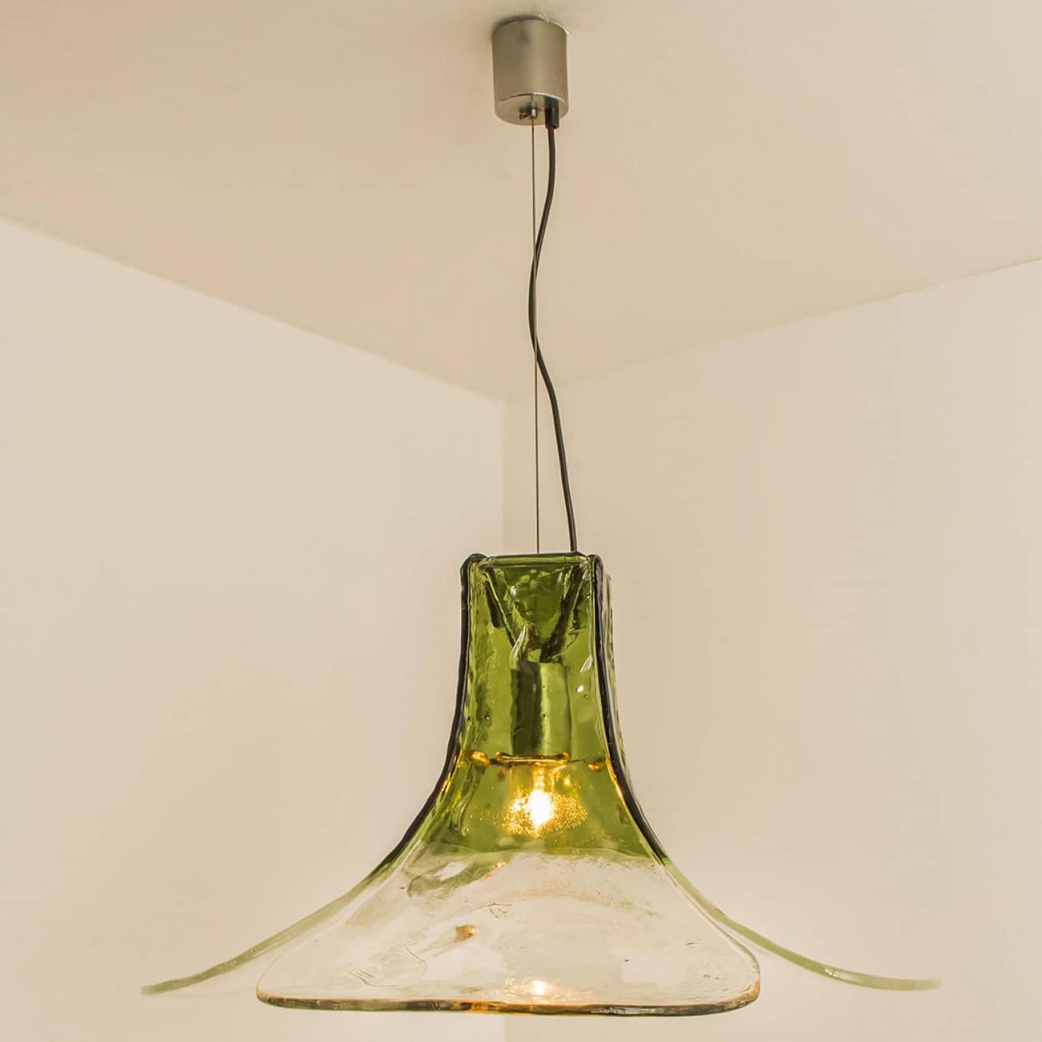 1 of the 2 Green and Clear Glass Pendant Lamp by Carlo Nason for Mazzega, 1960 For Sale 6
