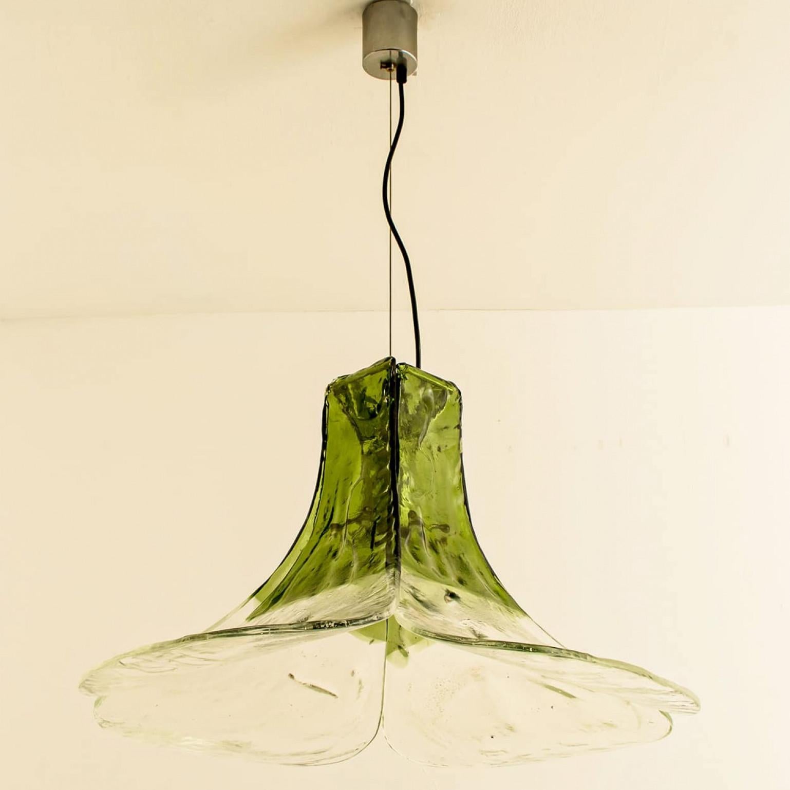 1 of the 2 Green and Clear Glass Pendant Lamp by Carlo Nason for Mazzega, 1960 For Sale 10