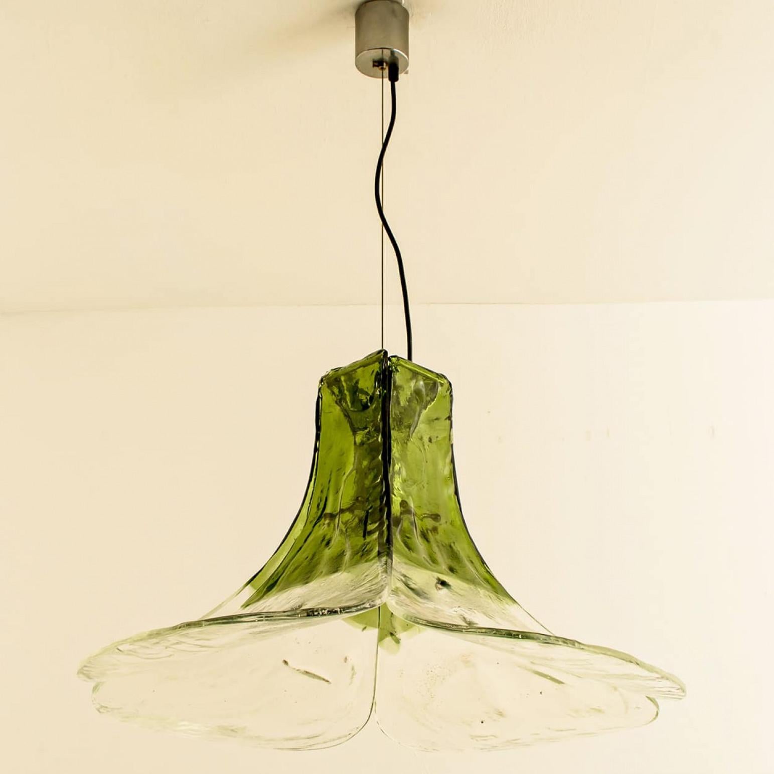 1 of the 2 Green and Clear Glass Pendant Lamp by Carlo Nason for Mazzega, 1960 For Sale 10