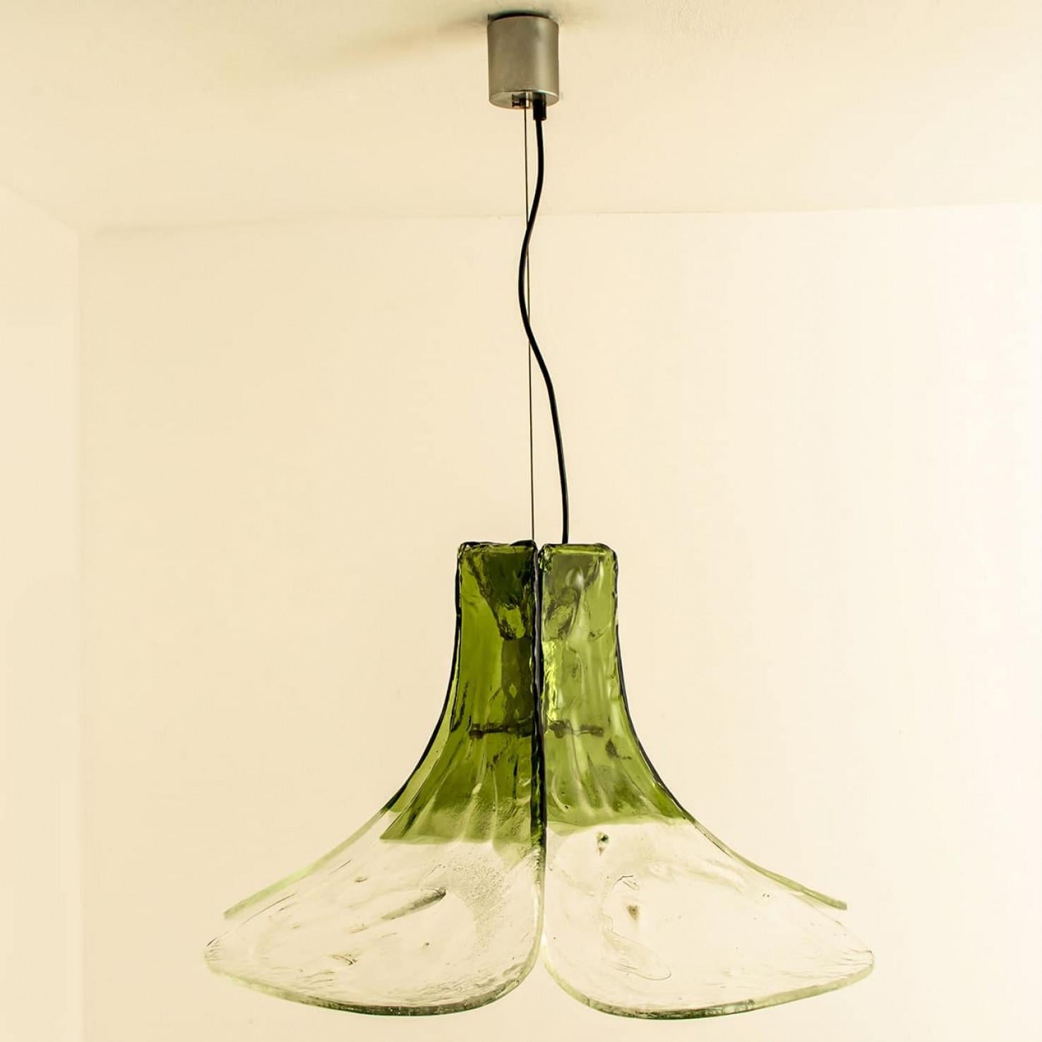 1 delle 2 lampade a sospensione in vetro verde e trasparente di Carlo Nason per Mazzega, 1960 in vendita 11