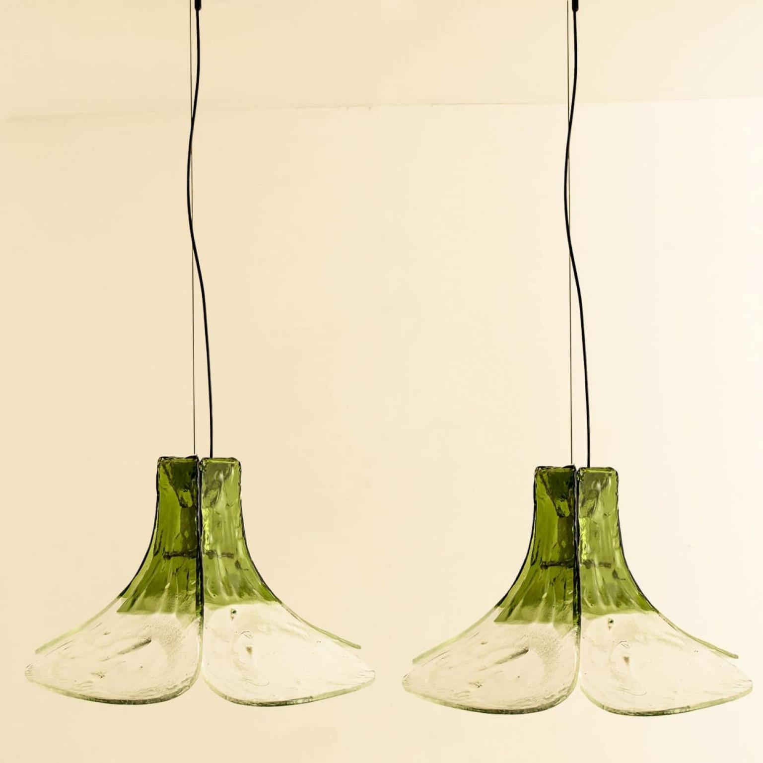 1 of the 2 Green and Clear Glass Pendant Lamp by Carlo Nason for Mazzega, 1960 en vente 11