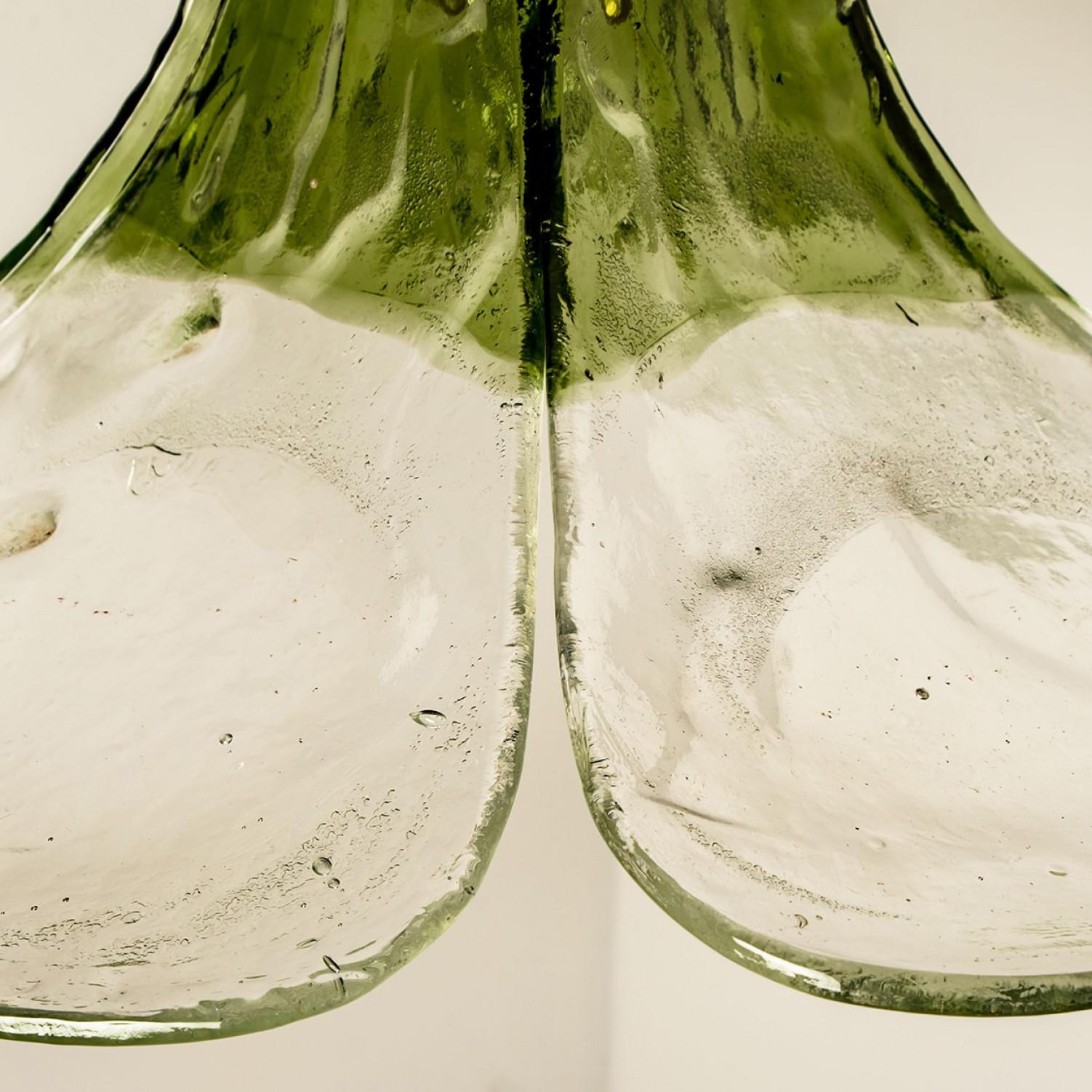 Mid-Century moderno 1 delle 2 lampade a sospensione in vetro verde e trasparente di Carlo Nason per Mazzega, 1960 in vendita