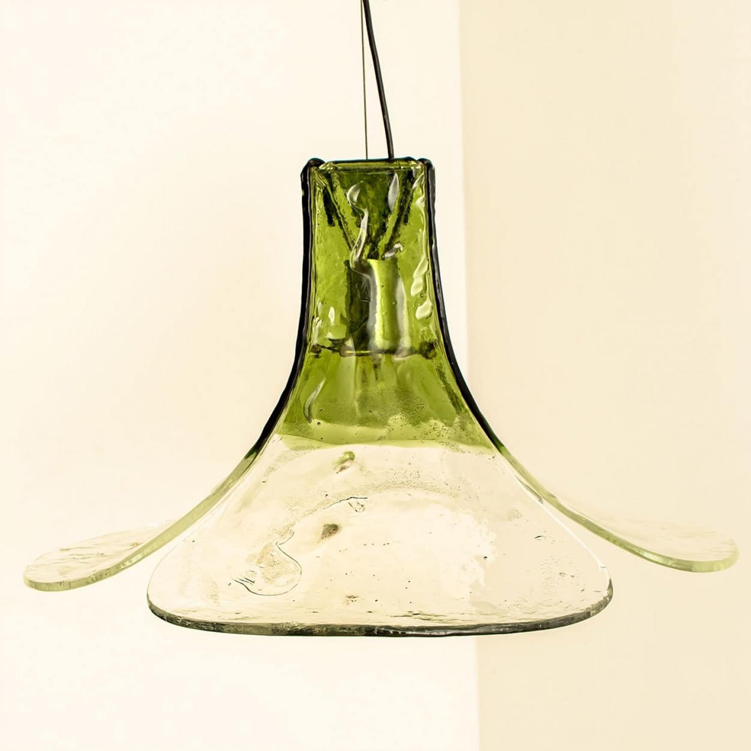 1 de las 2 Lámpara colgante de cristal verde y transparente de Carlo Nason para Mazzega, 1960 en venta 1