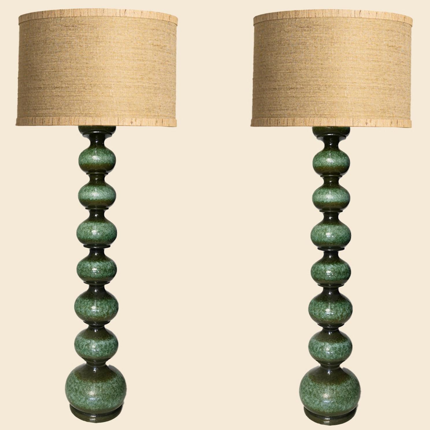 Fatto a mano 1 delle 2 lampade da terra in ceramica verde con paralume nuovo, Kaiser in vendita