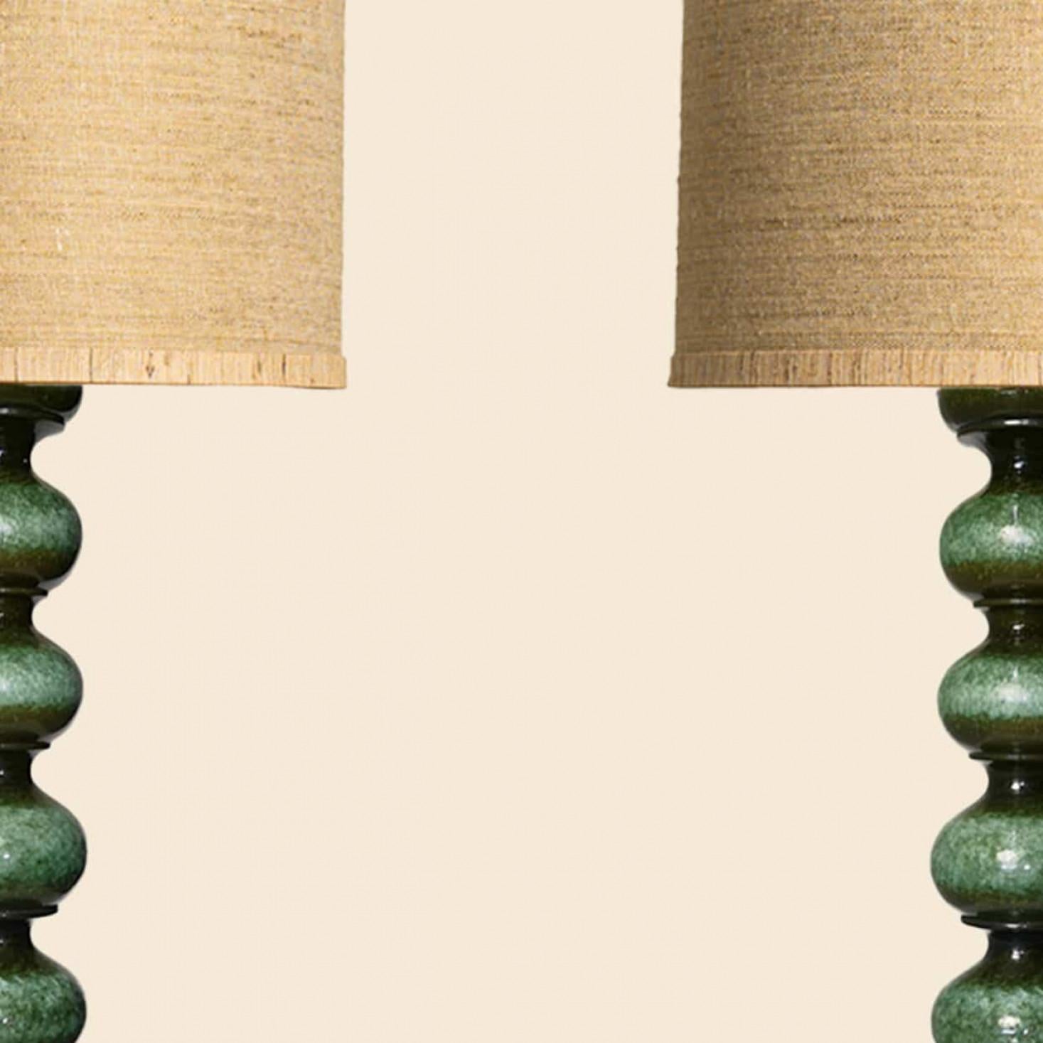 Ceramica 1 delle 2 lampade da terra in ceramica verde con paralume nuovo, Kaiser in vendita
