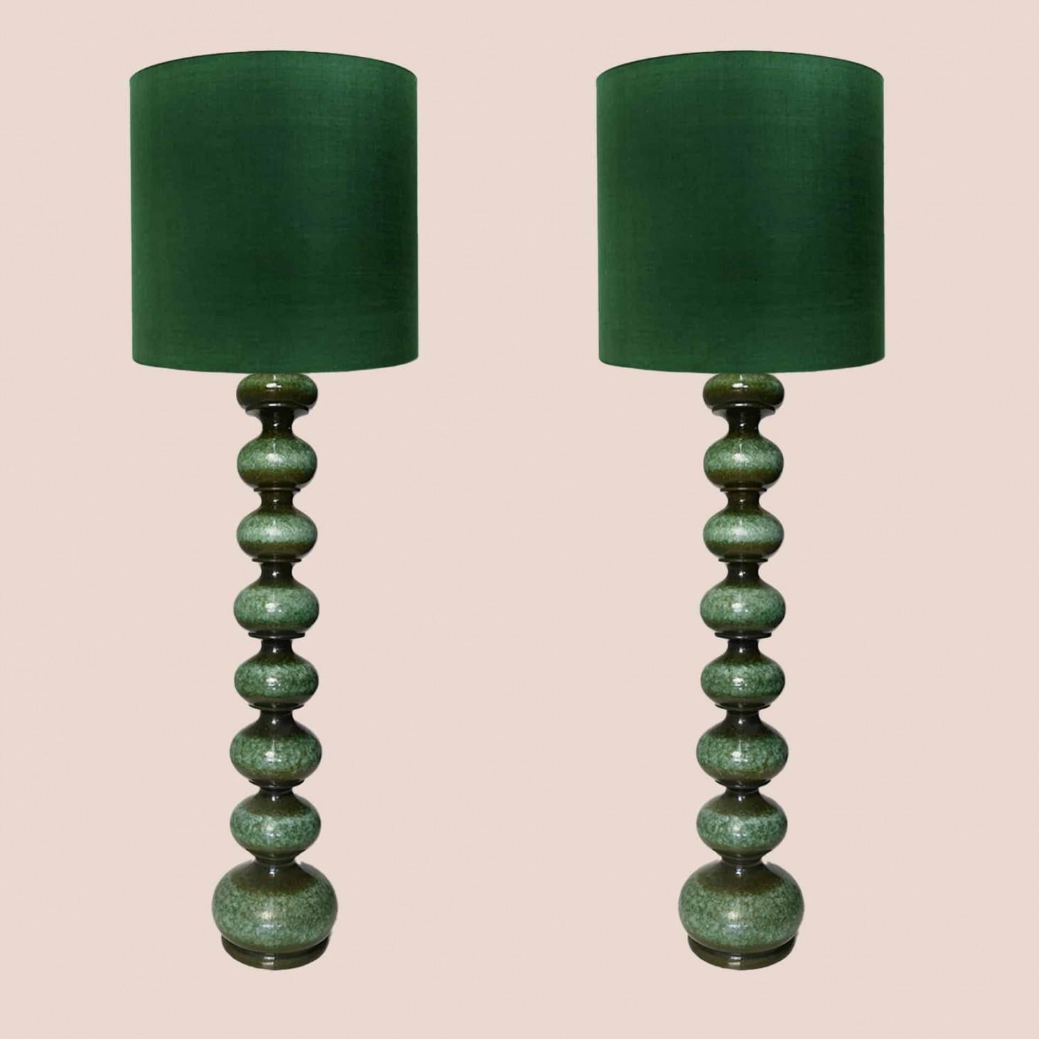 1 de las 2 Lámparas de pie de cerámica verde con pantalla de seda nueva, Kaiser Hecho a mano en venta
