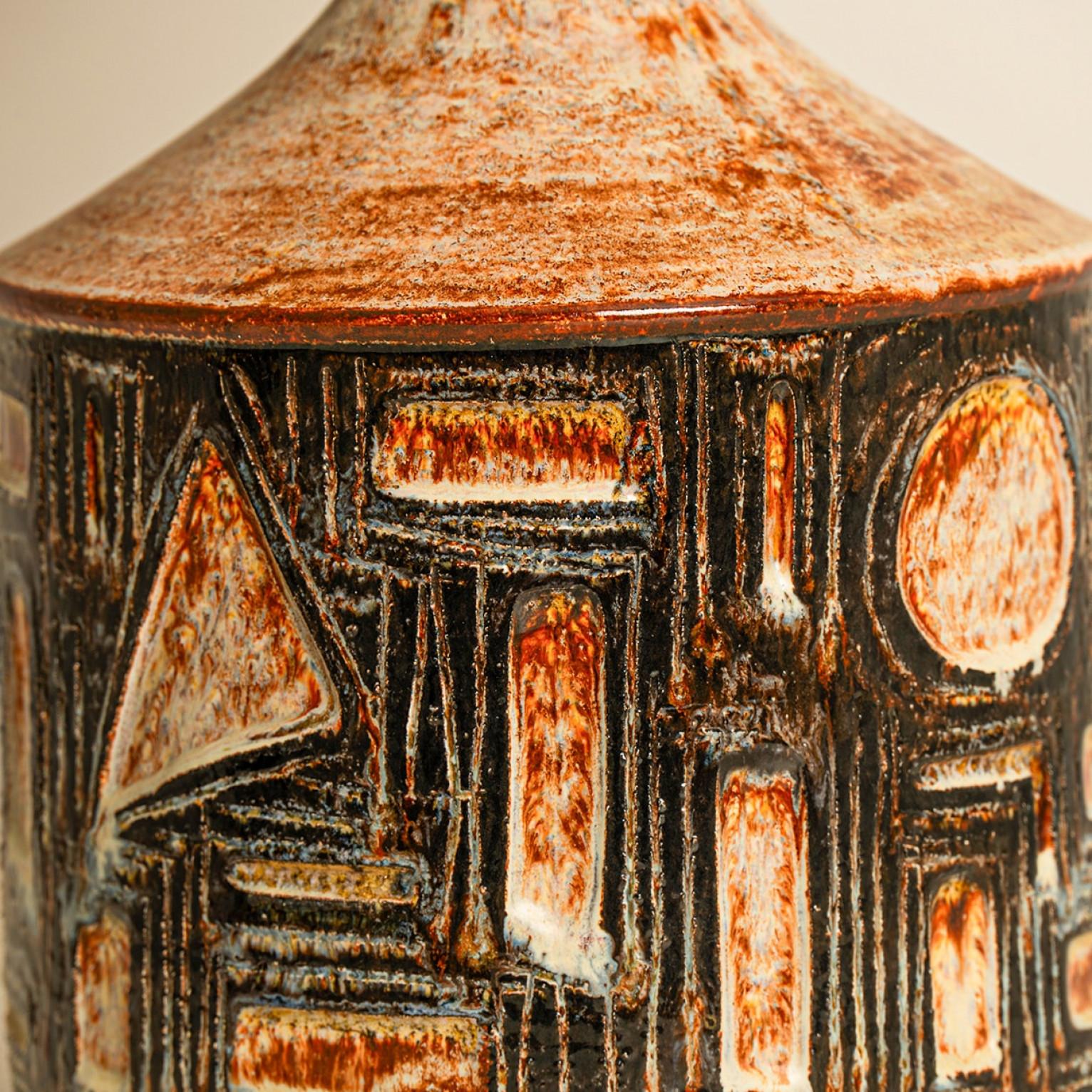 Brutalisme 1 des 2 lampes de table en céramique grise et brune, Soholm Danemark années 1960 en vente