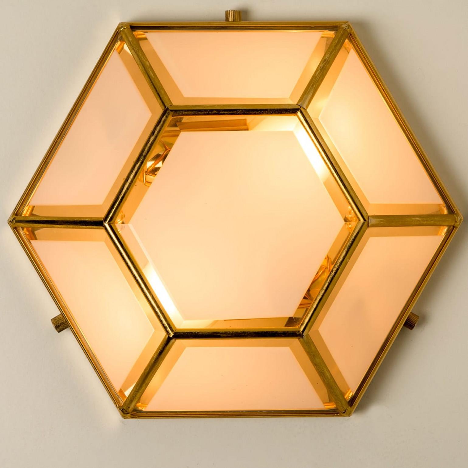 1 of the 2 Hexagonal Brass Glass Lights, Glashütte Limburg, 1970's In Good Condition For Sale In Rijssen, NL