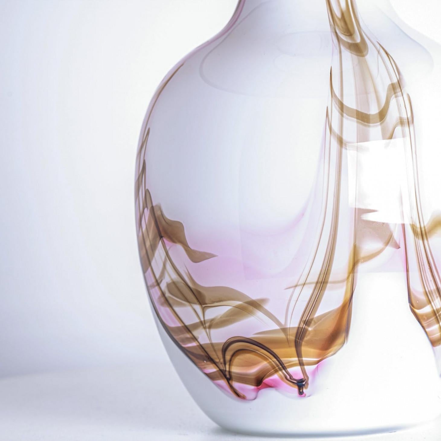 1 of the 2 Holmegaard White and Pink Glass Table Lamps, Dusty Rose Lampshades en venta 2