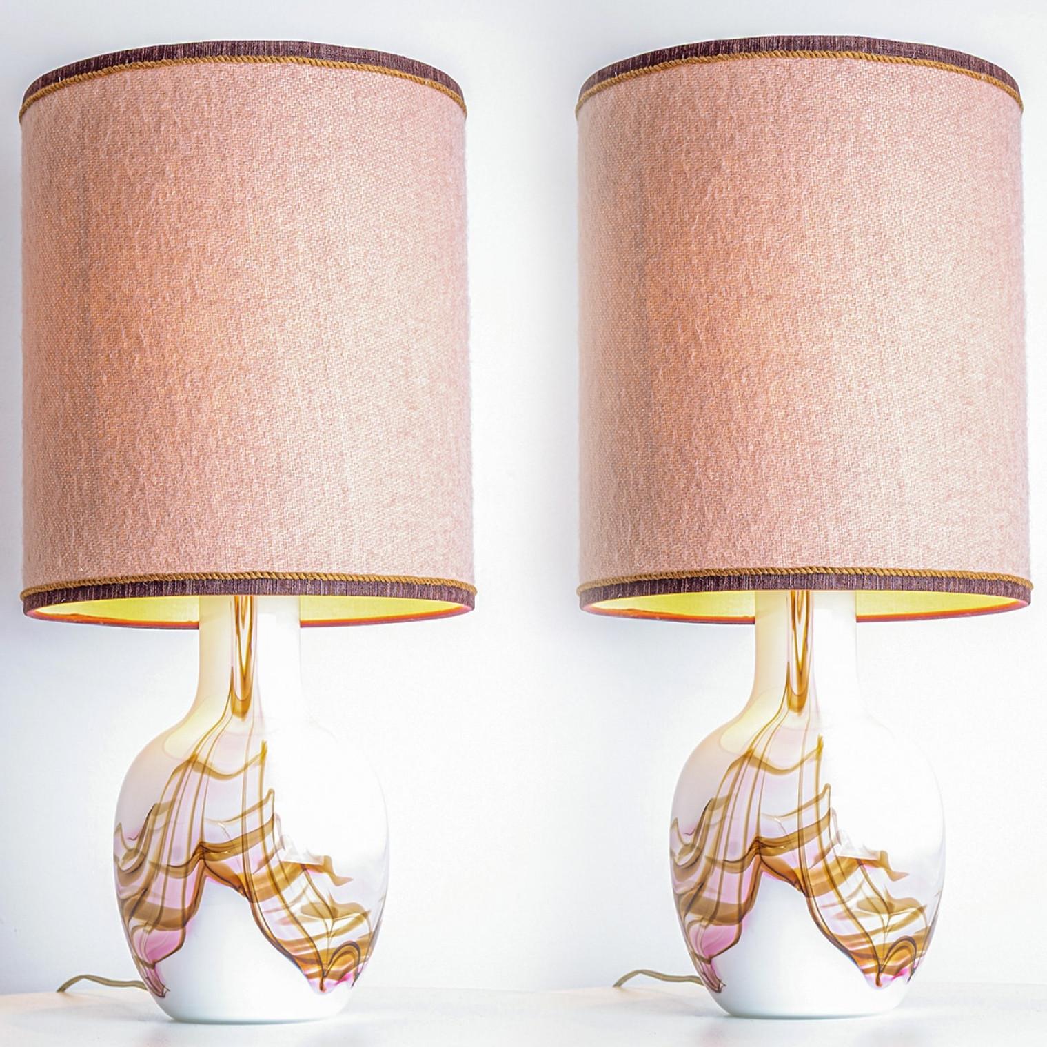 1 of the 2 Holmegaard White and Pink Glass Table Lamps, Dusty Rose Lampshades Vidrio opalino en venta
