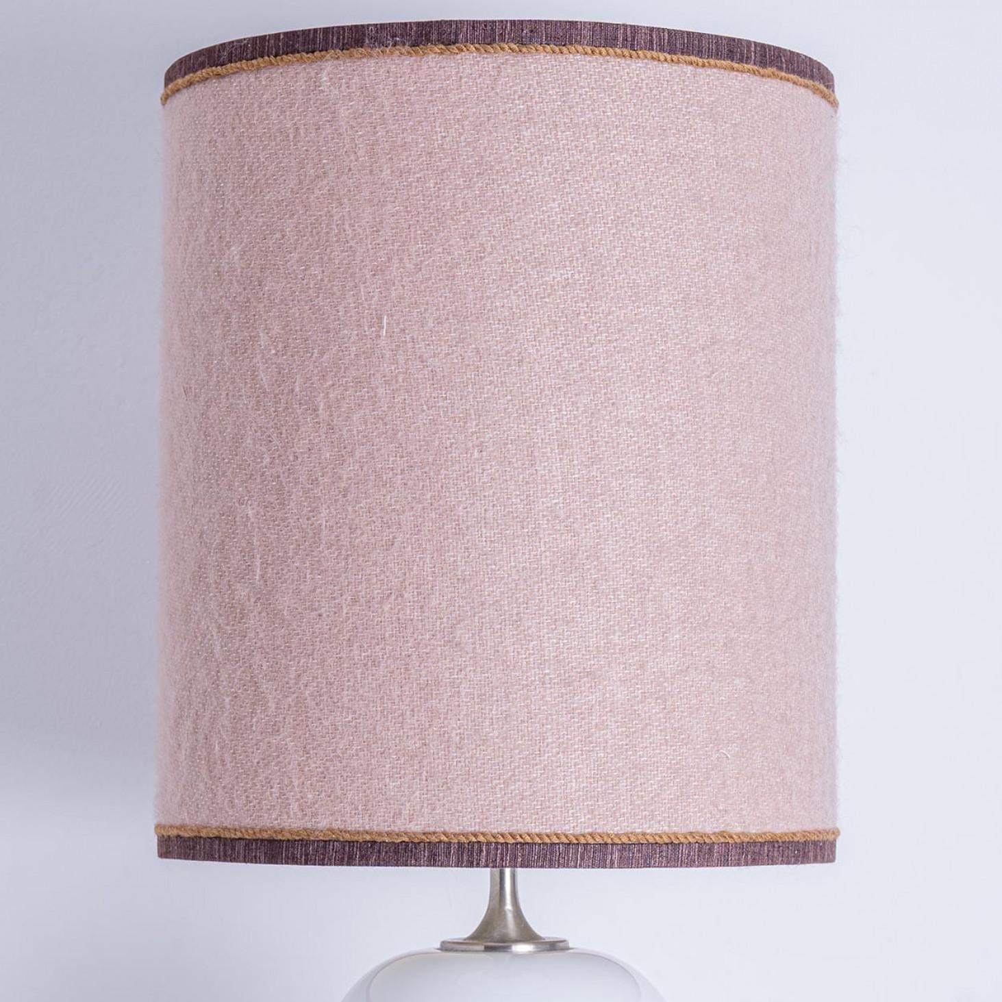 1 of the 2 Holmegaard White Pink Glass Table Lamps, Dusty Rose Custom Lampshade (Ende des 20. Jahrhunderts) im Angebot