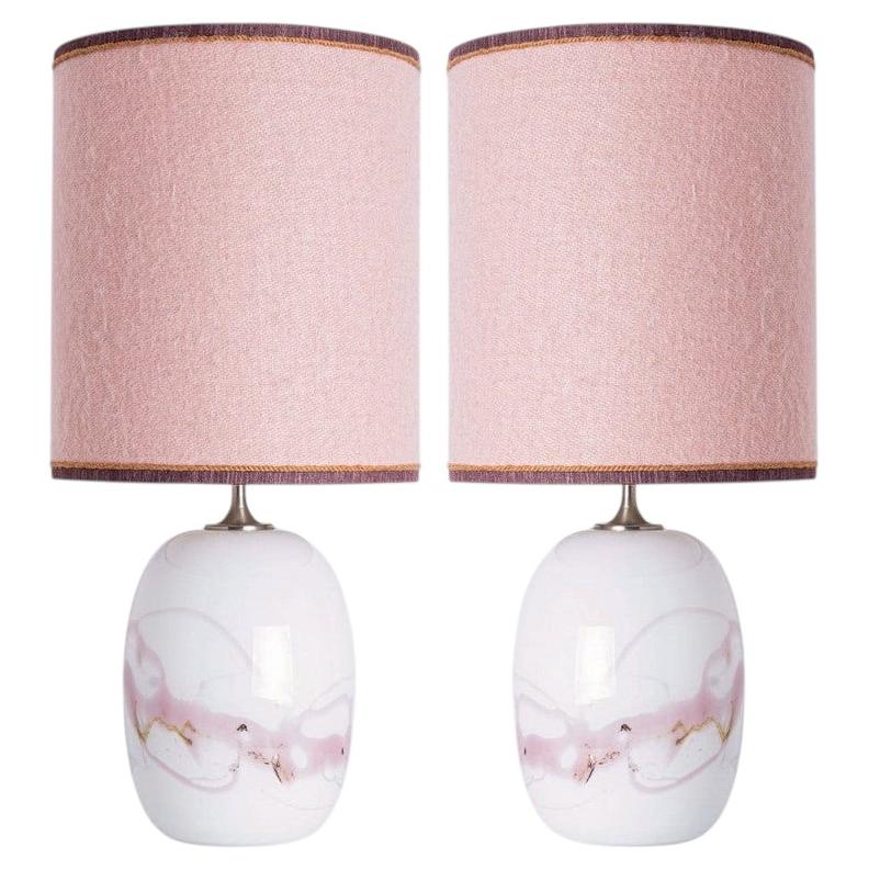 1 des 2 lampes de table en verre blanc rose de Holmegaard, abat-jour personnalisé rose poudré