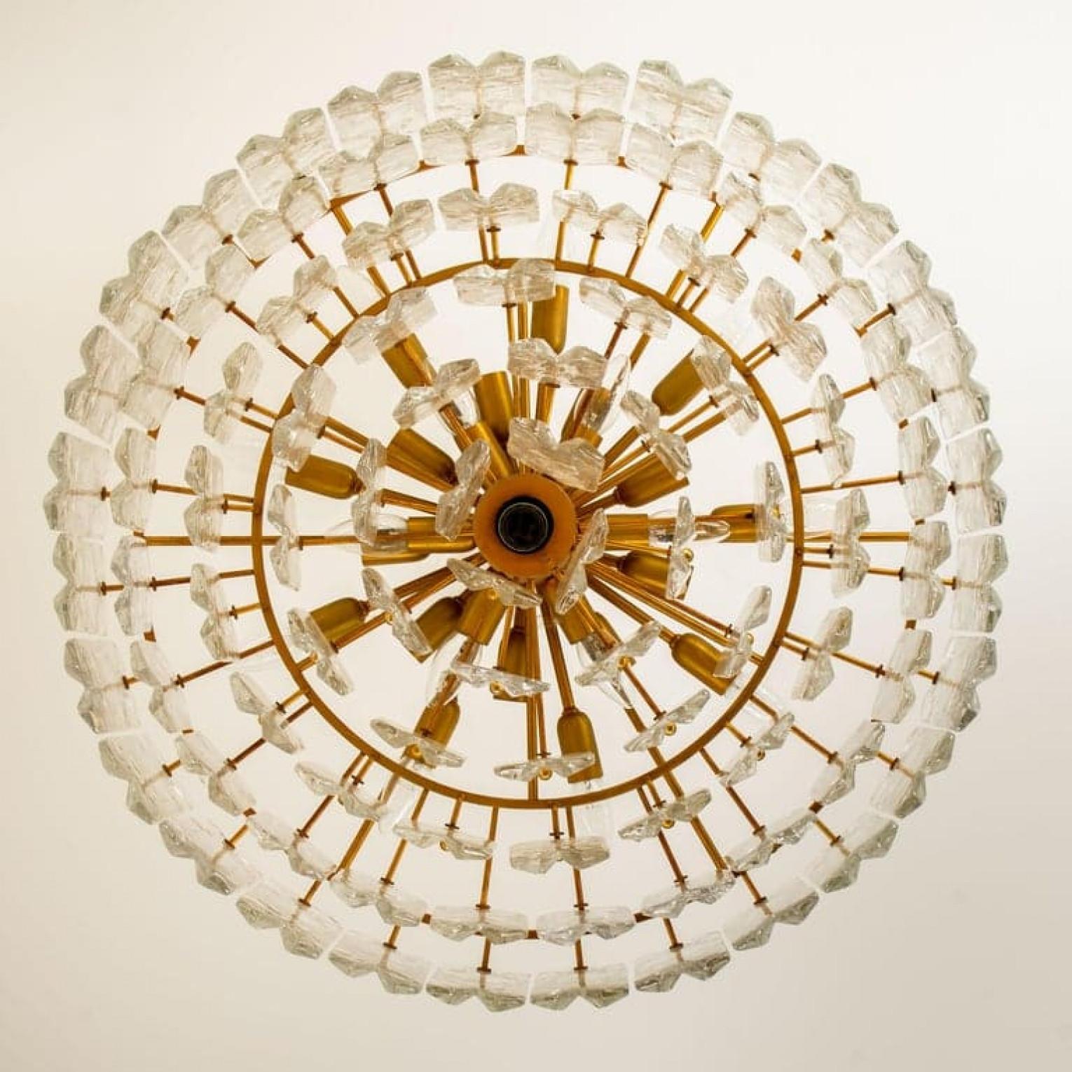 1 dei 2 enormi lampadari Kalmar 'Palazzo', vetro dorato in ottone, Austria, anni '70 in vendita 4