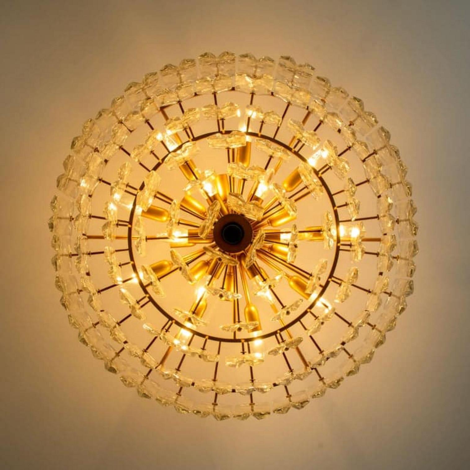 Austriaco 1 dei 2 enormi lampadari Kalmar 'Palazzo', vetro dorato in ottone, Austria, anni '70 in vendita