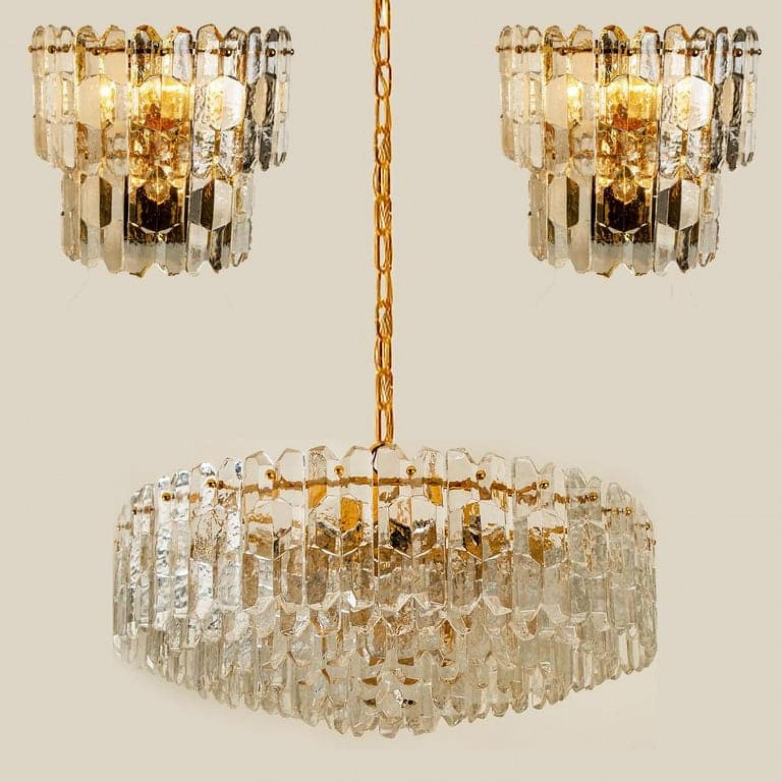 1 of the 2 Huge Kalmar Chandeliers 'Palazzo', Gilded Brass Glass, Austria, 1970s Latón en venta