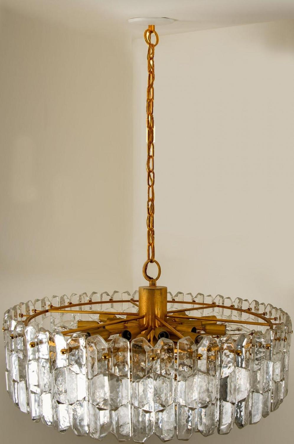 1 of the 2 Huge Kalmar Chandeliers 'Palazzo', Gilt Brass Glass, Austria, 1970 For Sale 13