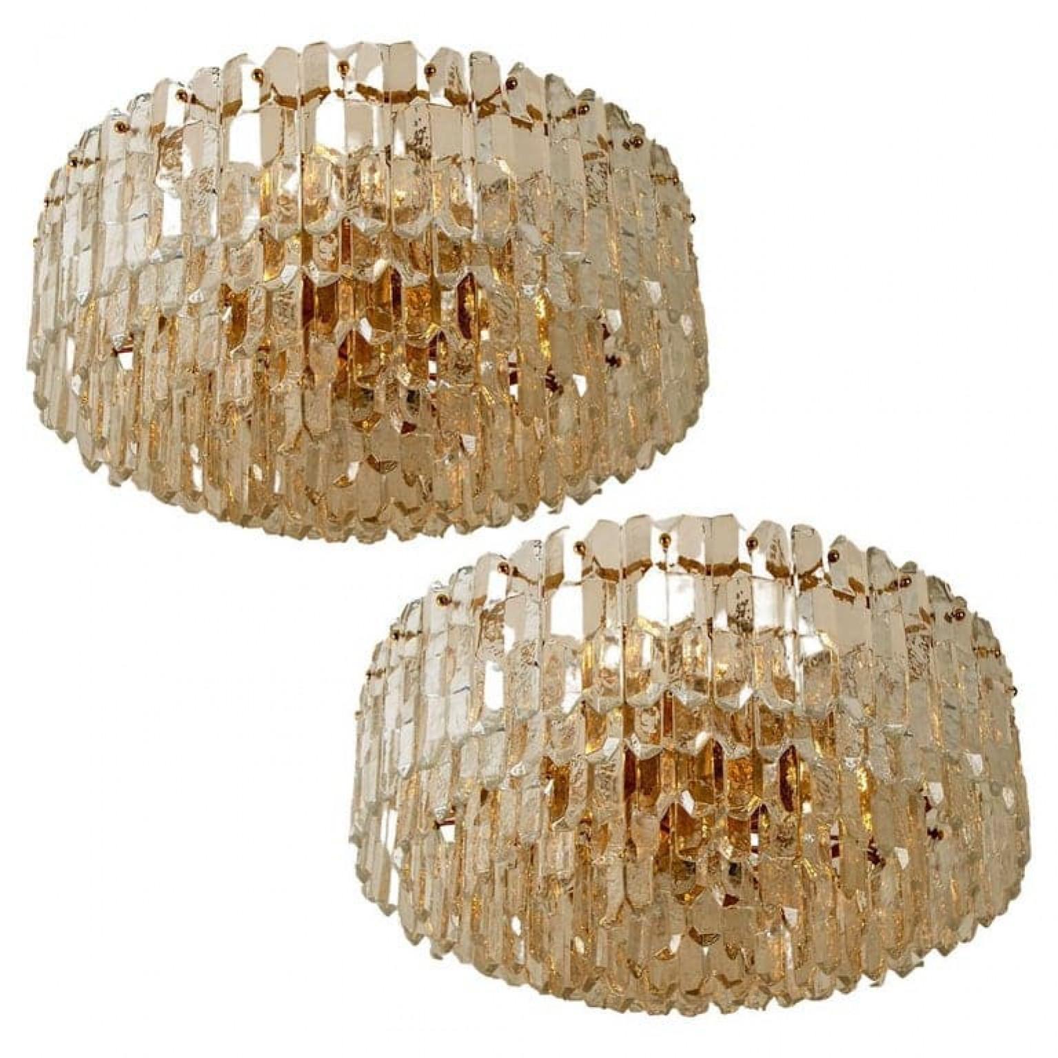 1 of the 2 exquisite 24-carat gold-plated brass and clear brilliant glass 'Palazzo' light fixture by J.T. Kalmar, Vienna, Austria, manufactured in circa 1970 (late 1960s and early 1970s). High end piece. Beautiful craftsmanship from the 20th