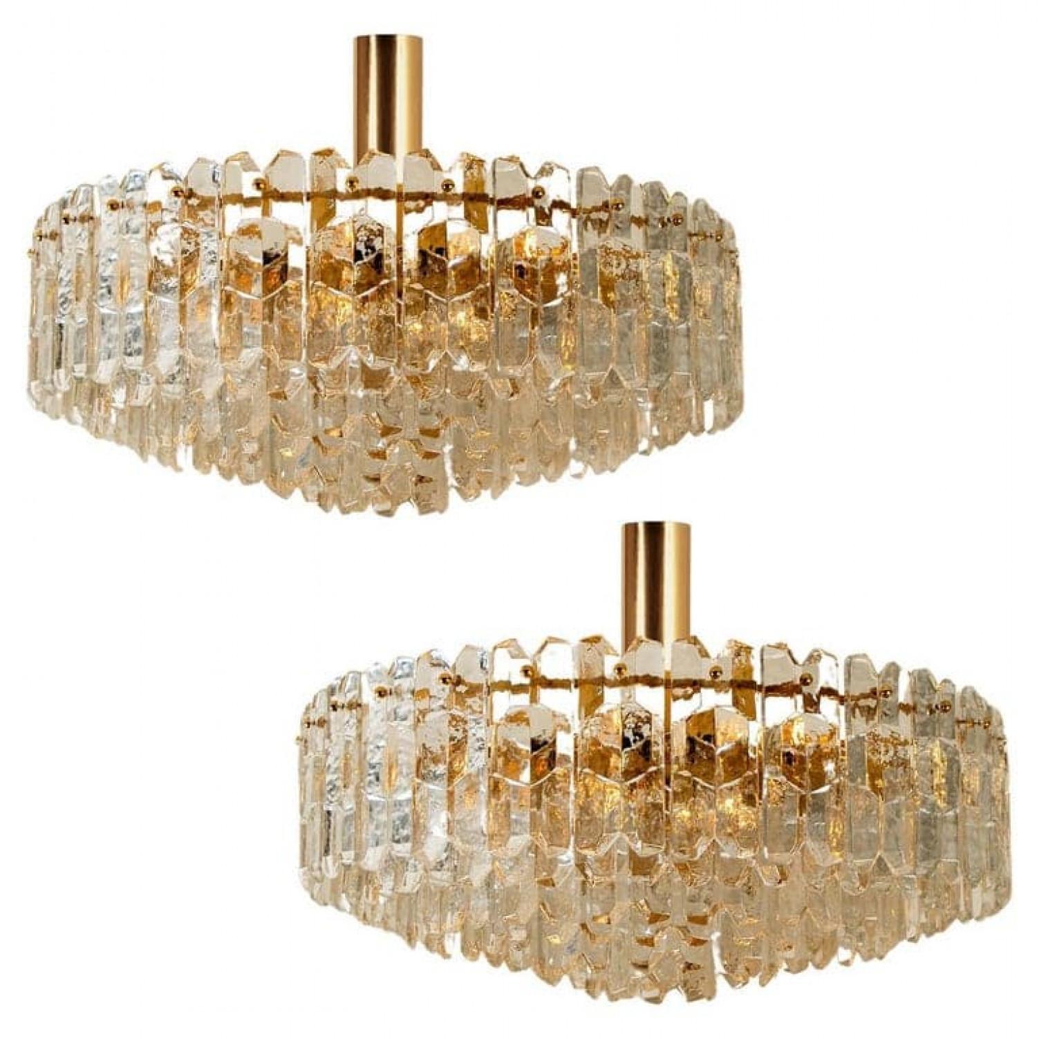 Mid-Century Modern 1 des 2 grands lustres Kalmar « Palazzo » en verre et laiton doré, Autriche, 1970 en vente