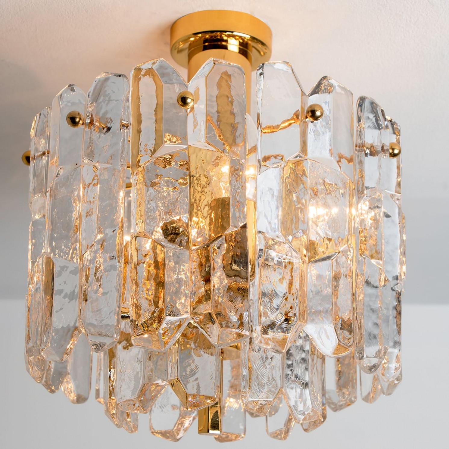 1 des 2 plafonniers Kalmar « Palazzo » en laiton et verre, Autriche, 1970 Bon état - En vente à Rijssen, NL