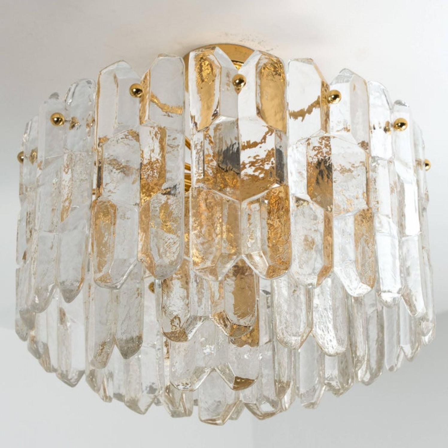 1 des 2 Superbe luminaire/encastrement en laiton doré de haute qualité et fait à la main par Kalmar en Autriche. Ce modèle 