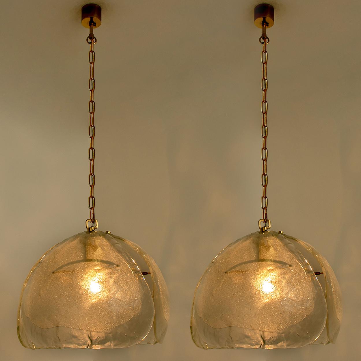 Mid-Century Modern 1 of the 2 Kalmar Style Pendant Lights, Clear Glass and Brass, 1970s For Sale