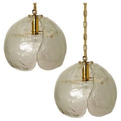 1 des 2 The Kalmar Style Suspensions Lights, verre clair et laiton, années 1970