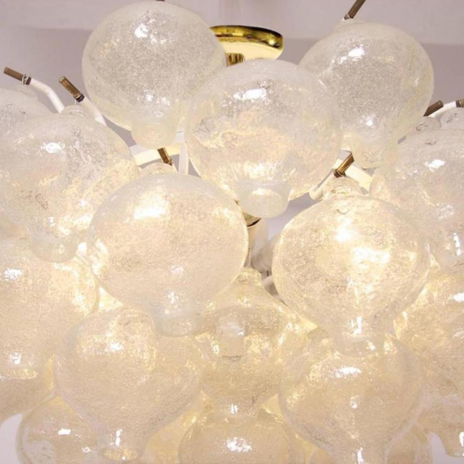 1 of the 2 Kalmar 'Tulipan' Clear Glass Light Fixtures, Austria 1960s 3