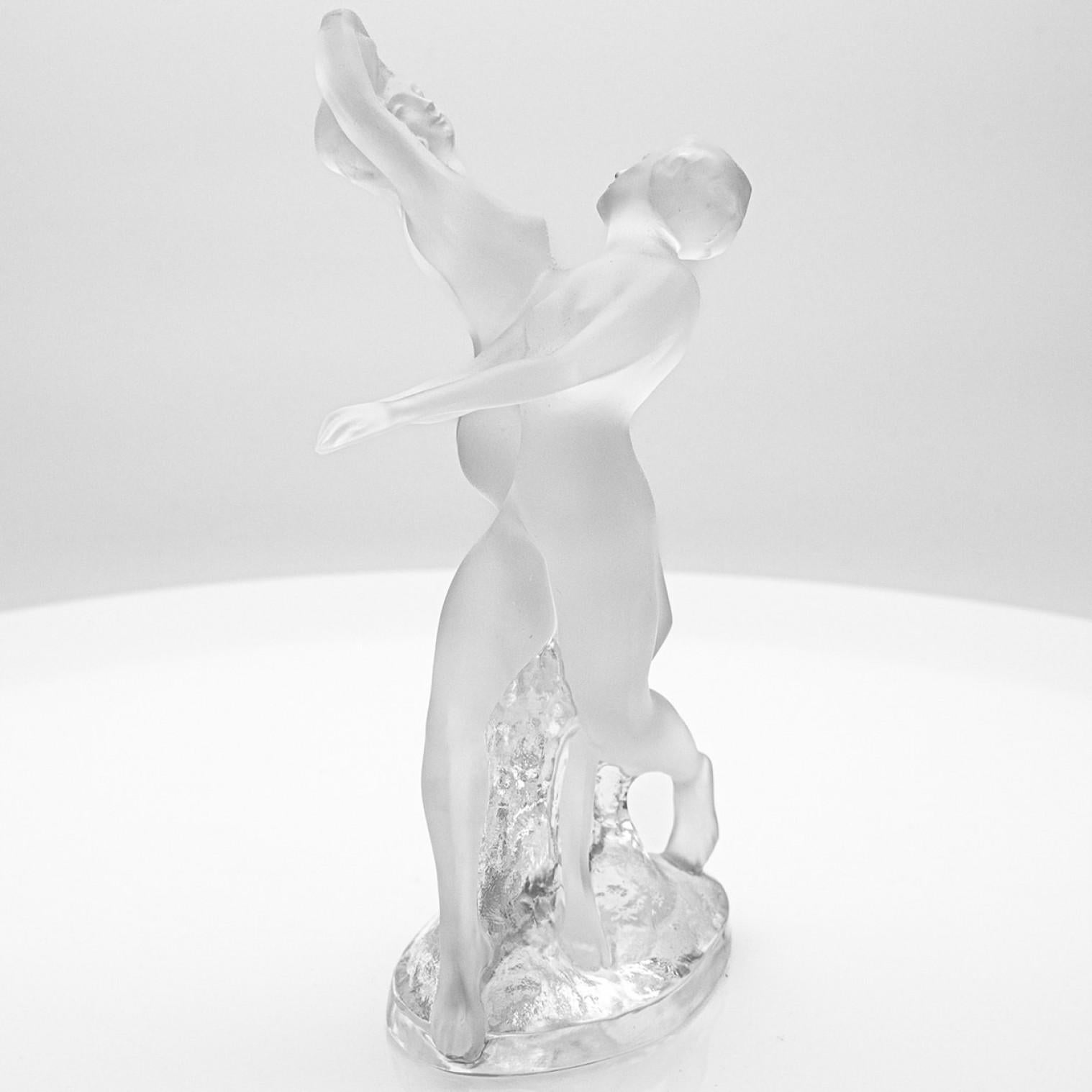 Metà XX secolo 1 dei 2 cristalli Lalique firmati Dance Duo, Francia in vendita