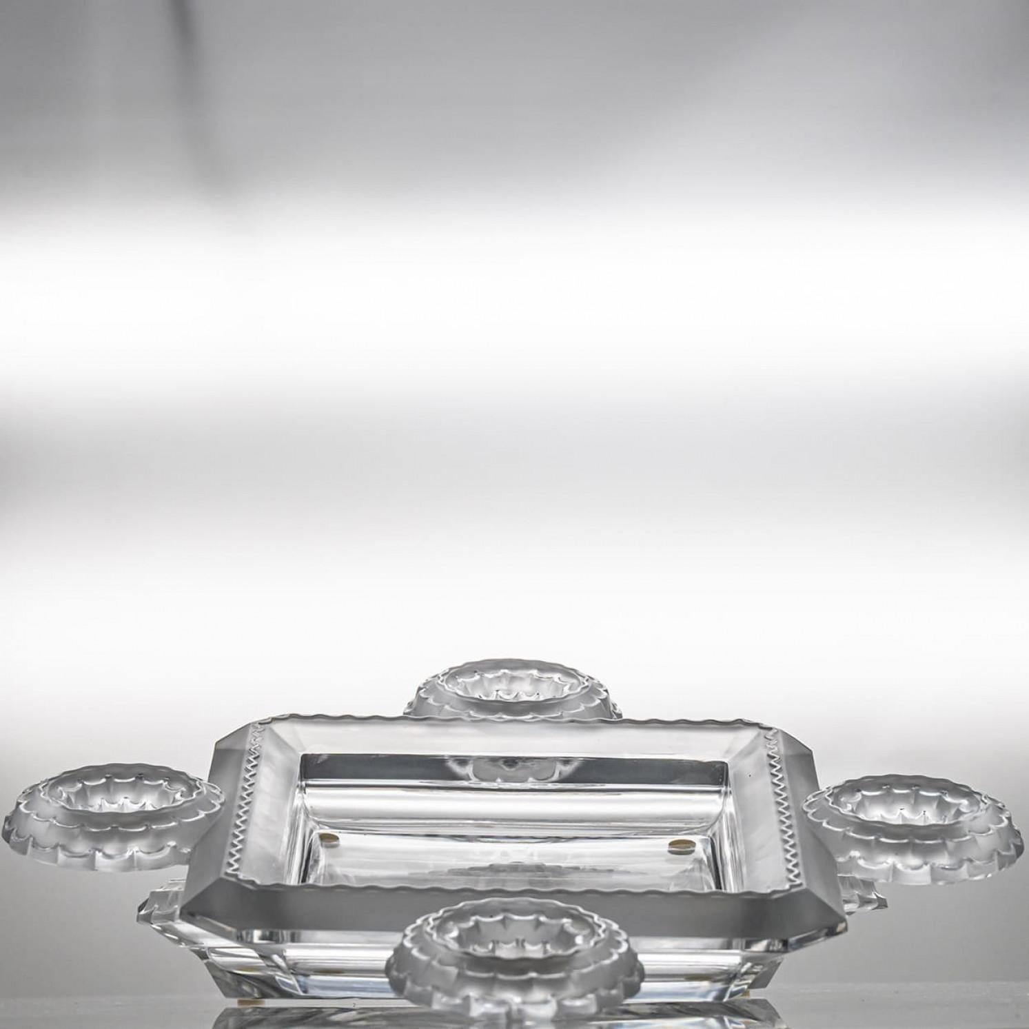 1 der 2 Lalique signiert mattiertem Kristall Cluny, Frankreich (Moderne der Mitte des Jahrhunderts) im Angebot