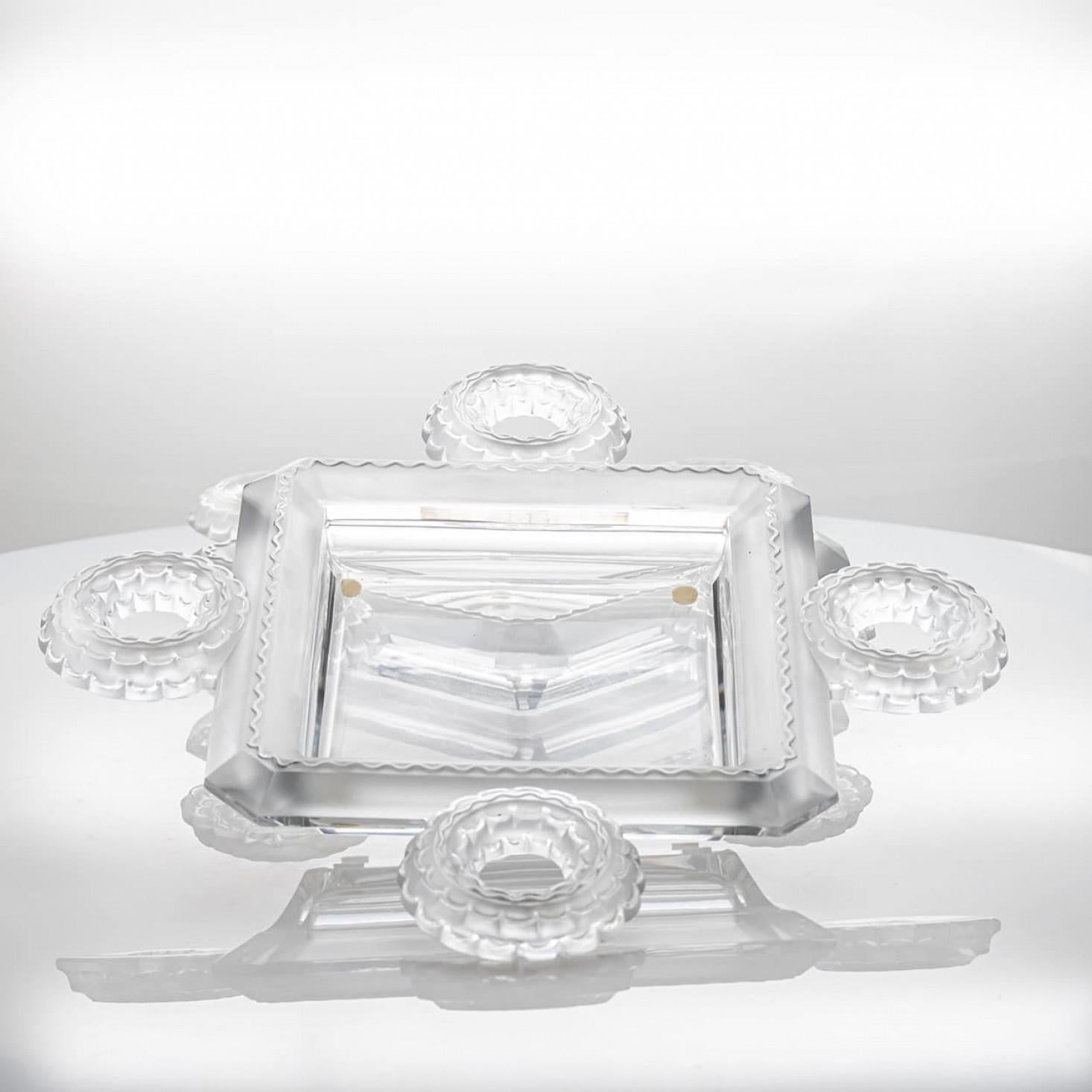 French 1 of the 2 Lalique Signed Frosted Crystal Cluny, France For Sale