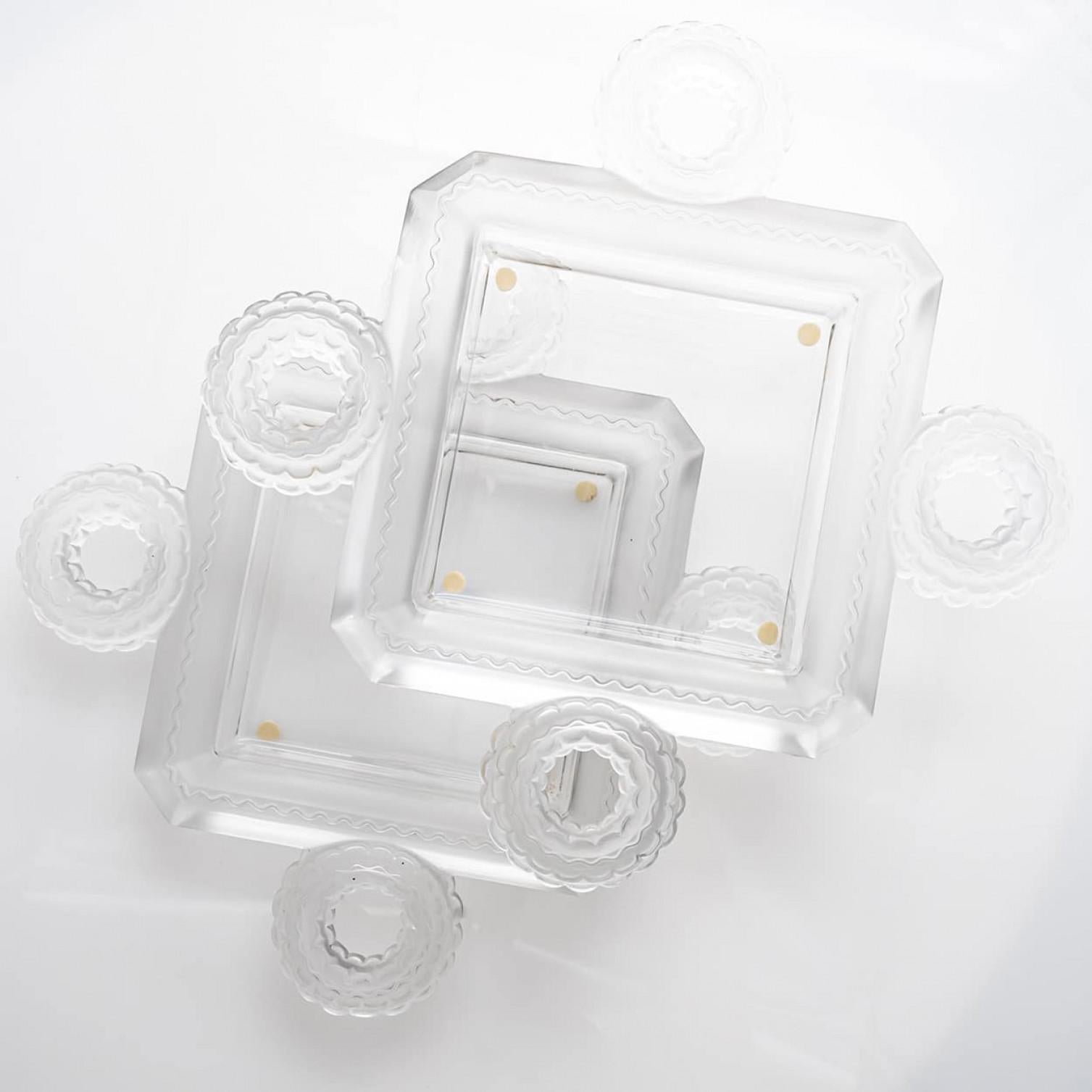 1 of the 2 Lalique Signed Frosted Crystal Cluny, France In Good Condition For Sale In Rijssen, NL