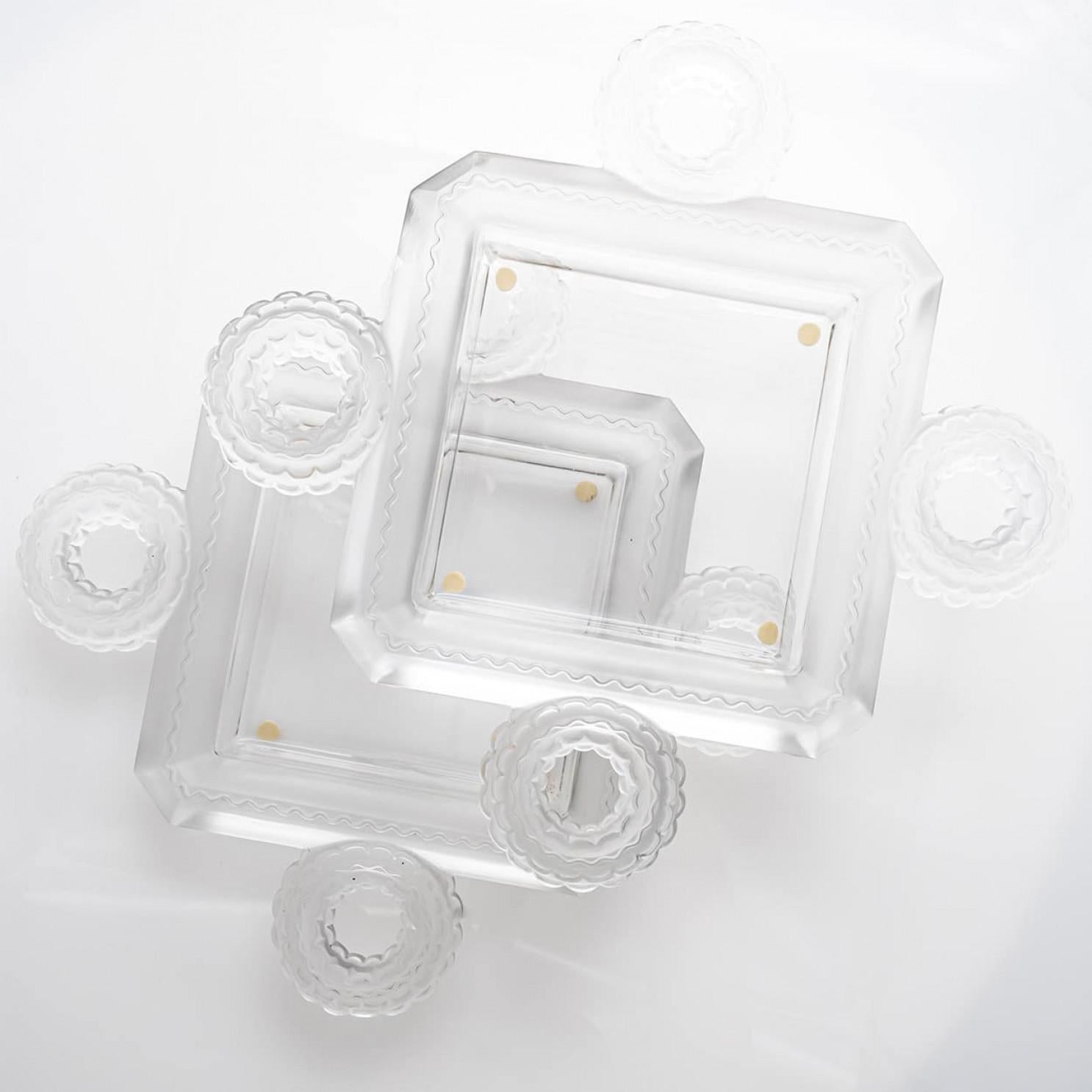 1 der 2 Lalique signiert mattiertem Kristall Cluny, Frankreich im Zustand „Gut“ im Angebot in Rijssen, NL