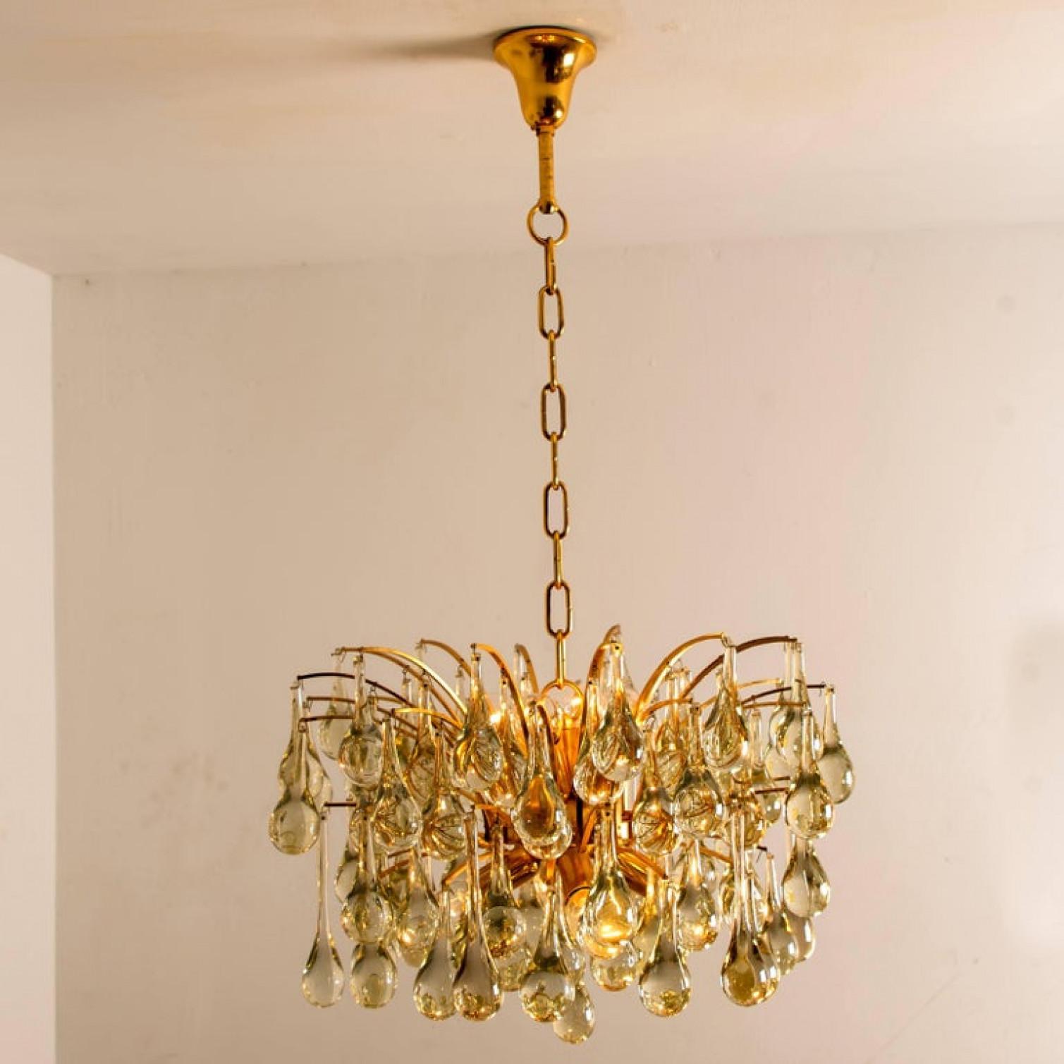 1 dei 2 grandi lampadari in ottone e cristallo, Ernst Palme, Germania, anni '70 in vendita 2